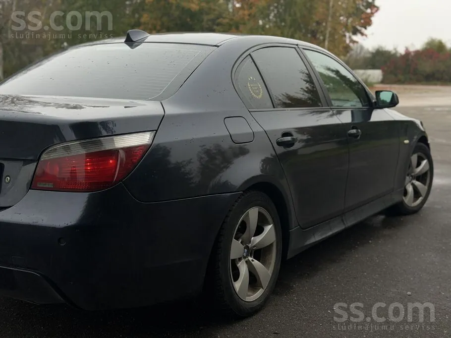 BMW E60 2004 photo 5