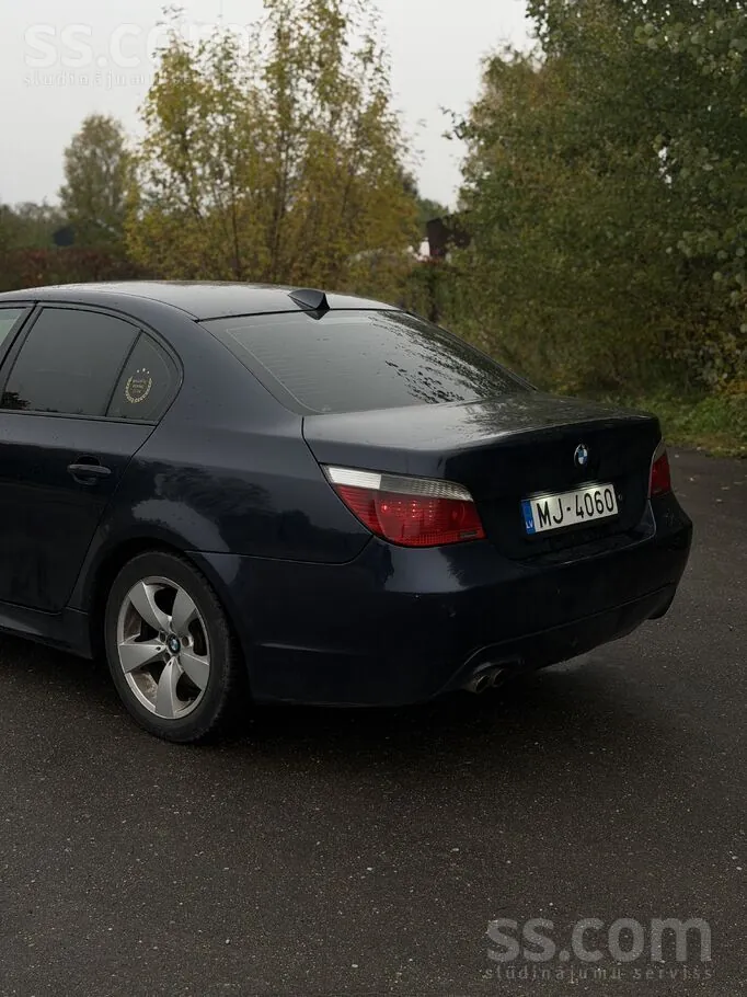 BMW E60 2004 photo 3