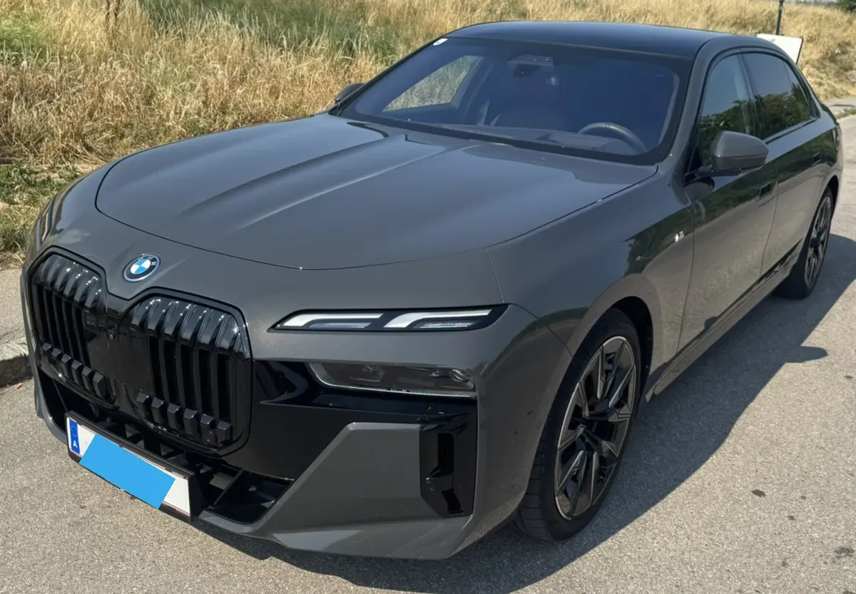 BMW I7