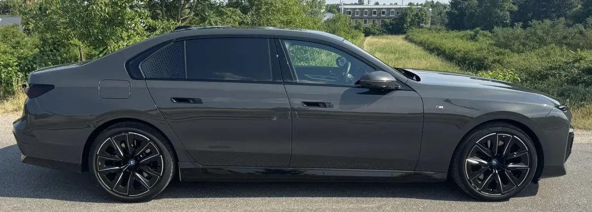 BMW I7 2023 photo 3