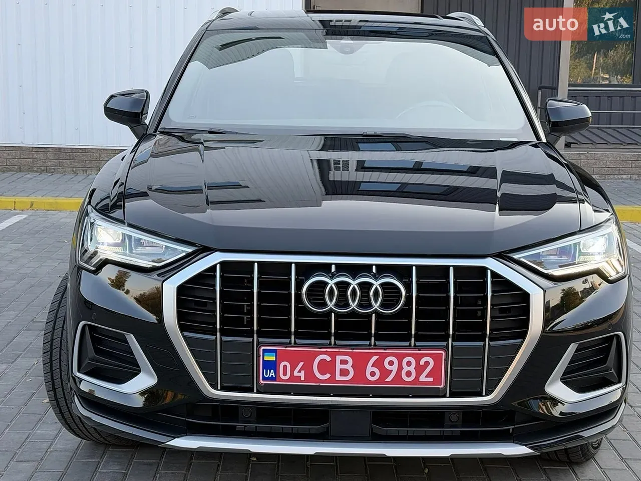 Audi Q3 2019 photo 2