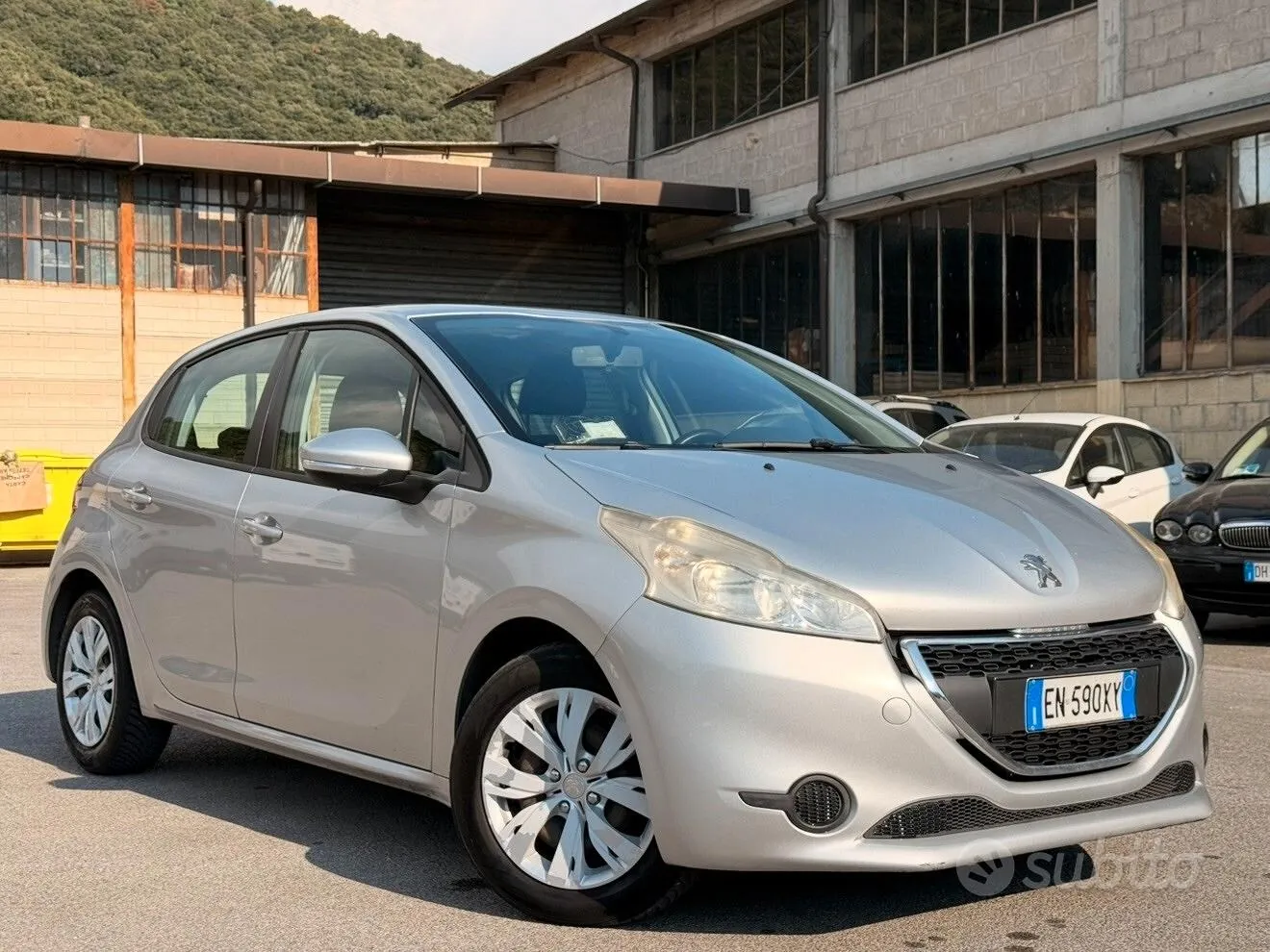 Peugeot 208 2013 photo 3
