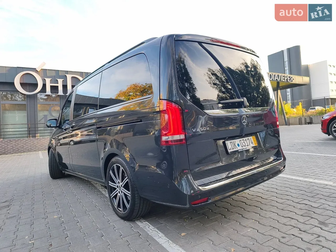 Mercedes-Benz V-Class 2021 photo 3