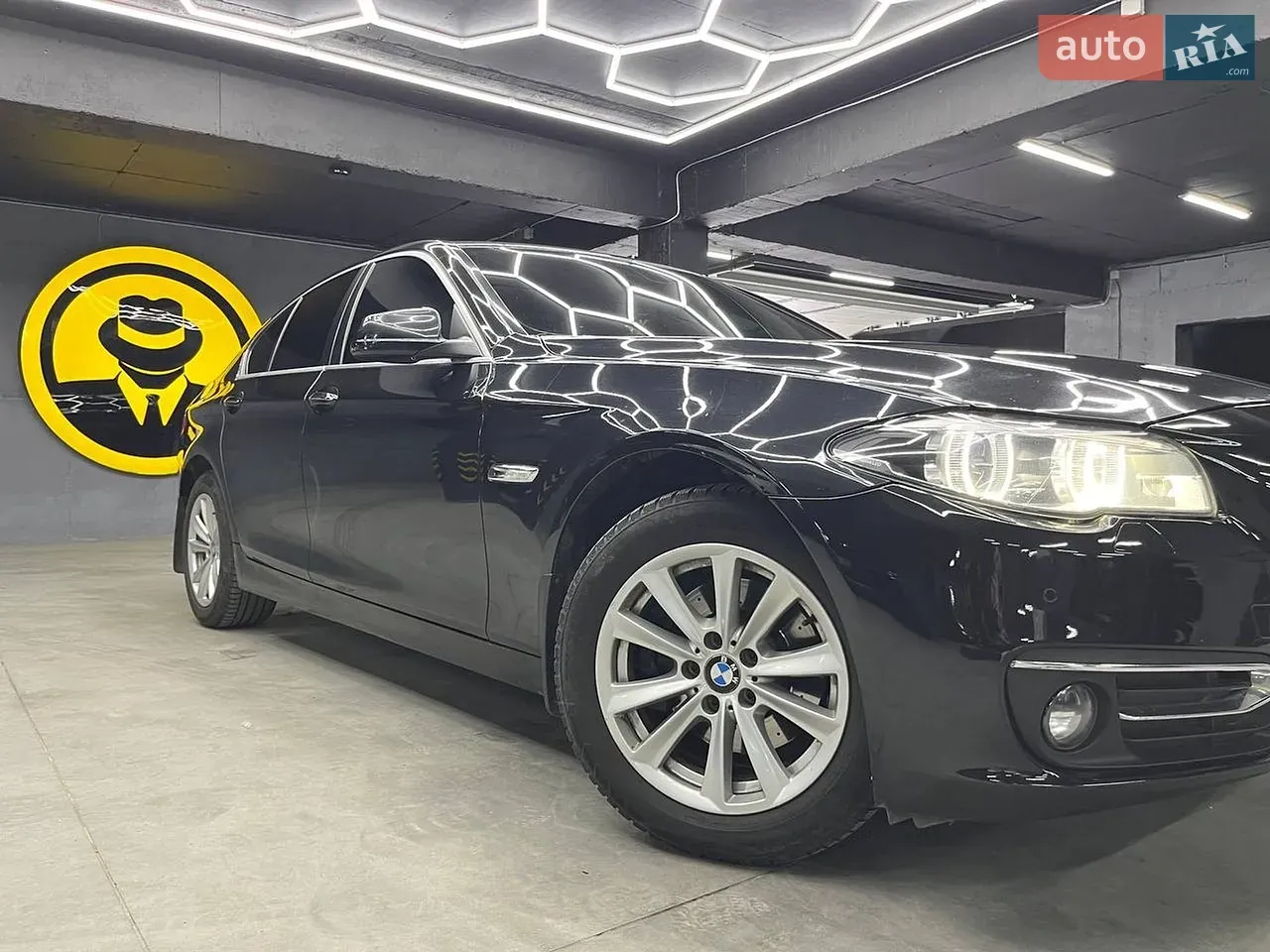 BMW 5 Series 2012 photo 2
