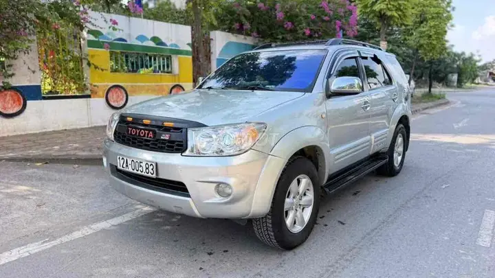 Toyota Fortuner 2012 photo 2