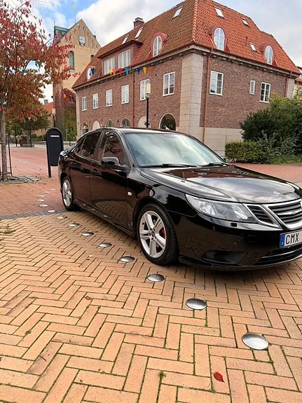 Saab 9-3 2011 photo 2