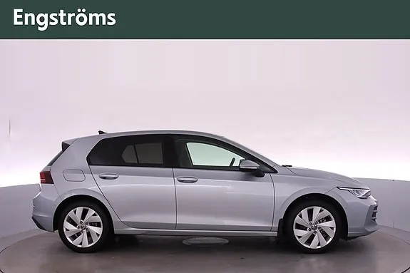 Volkswagen Golf I 2026 photo 2