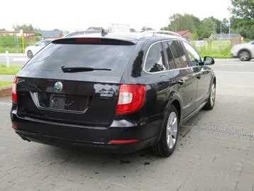 Skoda Superb 2012 photo 3