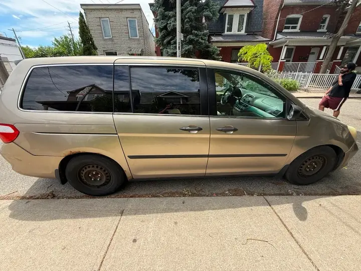 Honda Odyssey 2006 photo 3
