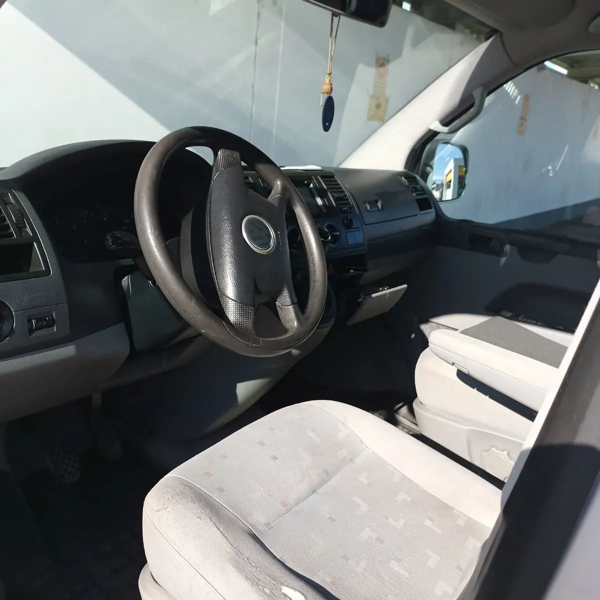 Volkswagen T5 2003 photo 2