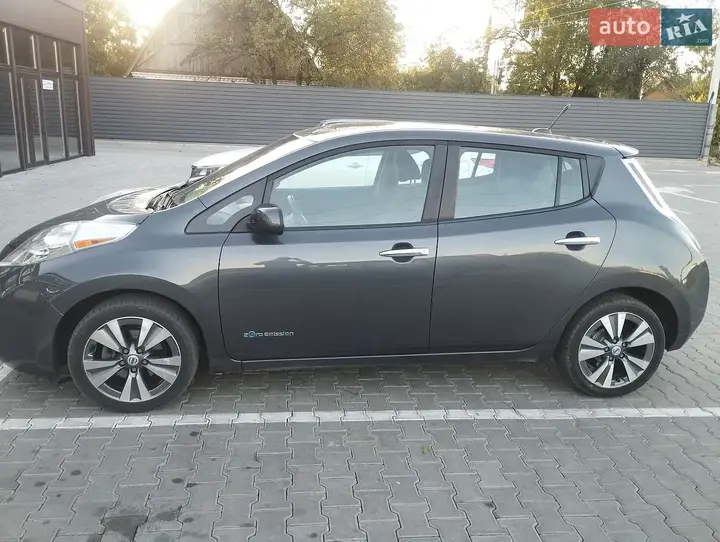 Nissan Leaf 2013 photo 2