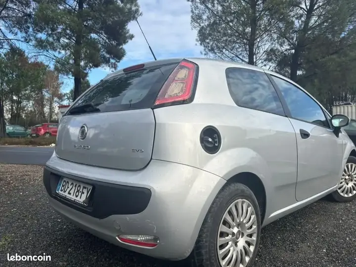 Fiat Punto 2010 photo 4