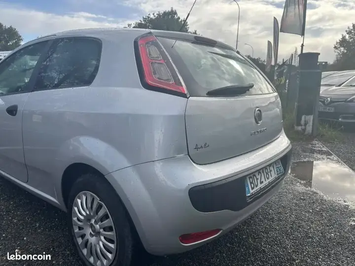 Fiat Punto 2010 photo 3