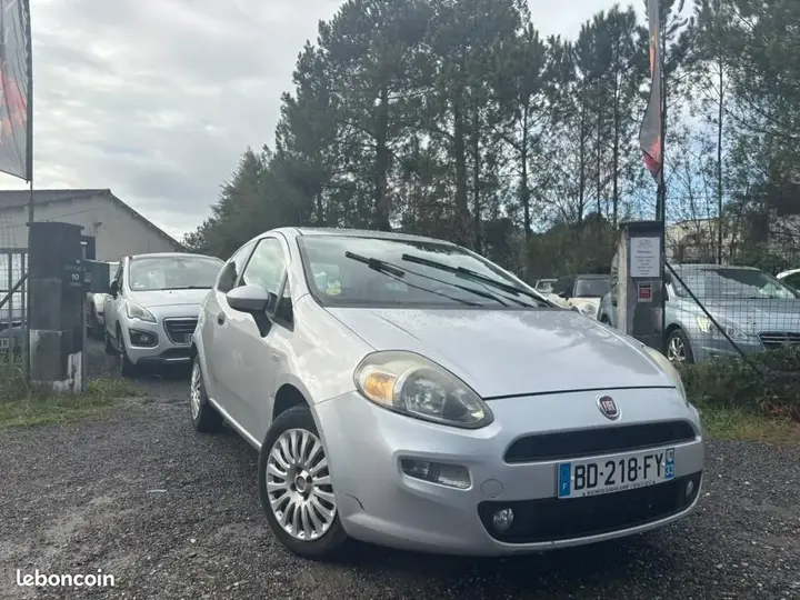 Fiat Punto 2010 photo 2