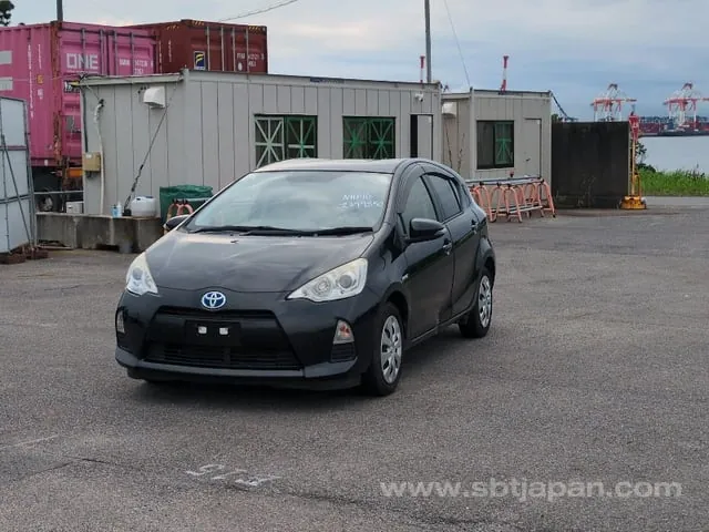 Toyota Aqua 2014 photo 2
