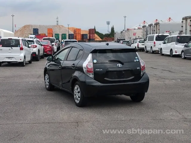 Toyota Aqua 2014 photo 3