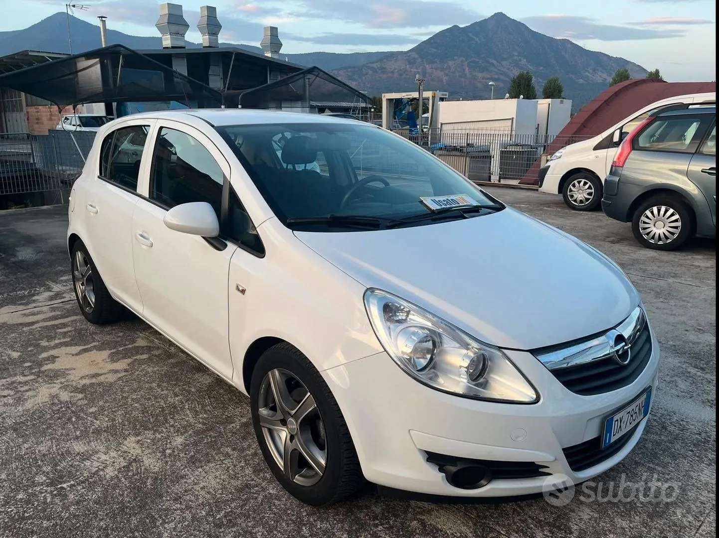 Opel Corsa D 2009 photo 3
