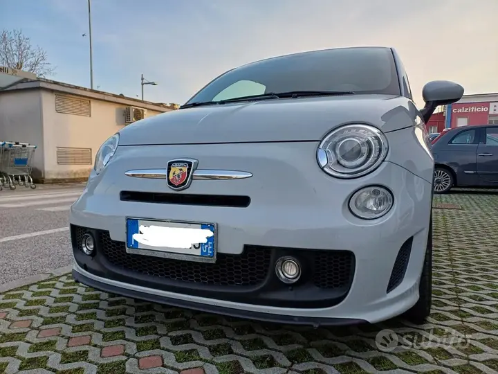 Abarth 500 2011 photo 2