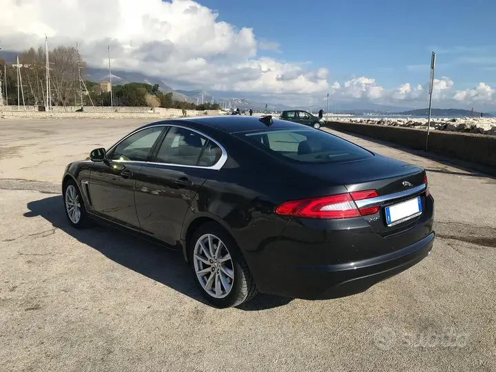 Jaguar Xf 2014 photo 3