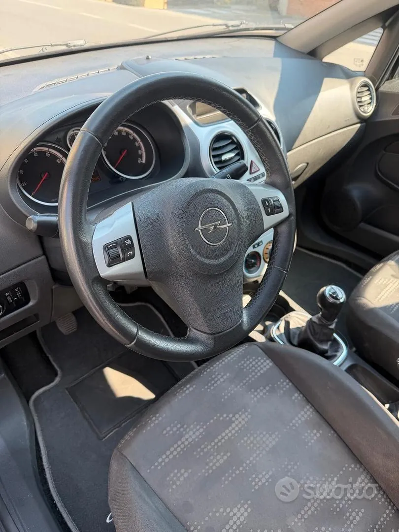 Opel Corsa 2011 photo 4