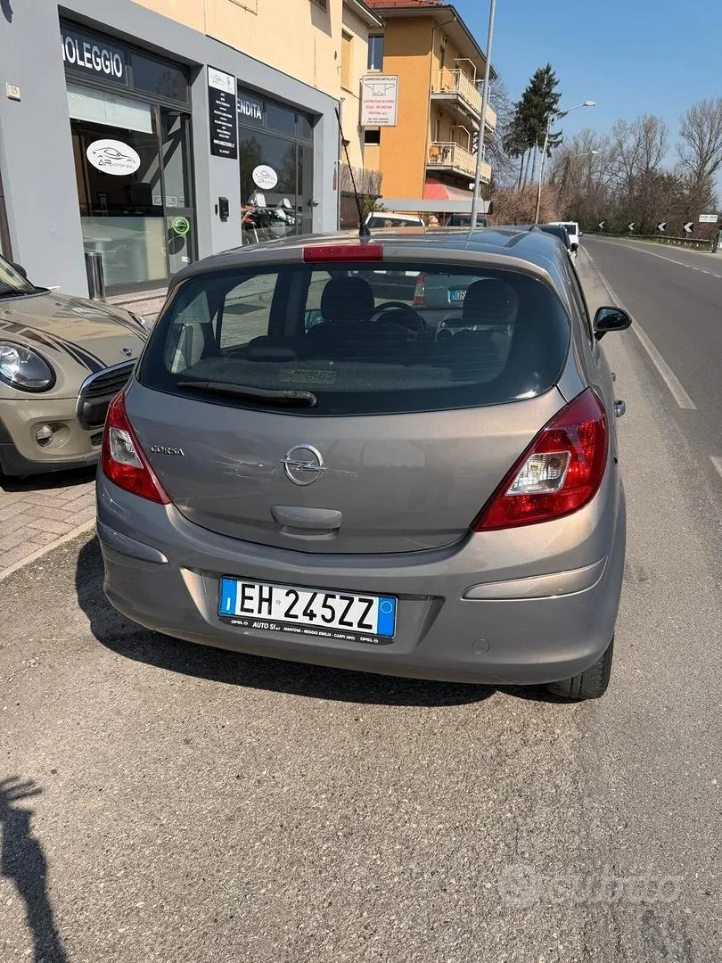 Opel Corsa 2011 photo 2