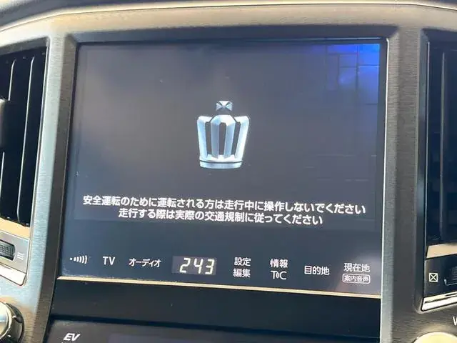 Toyota Crown 2017 photo 3