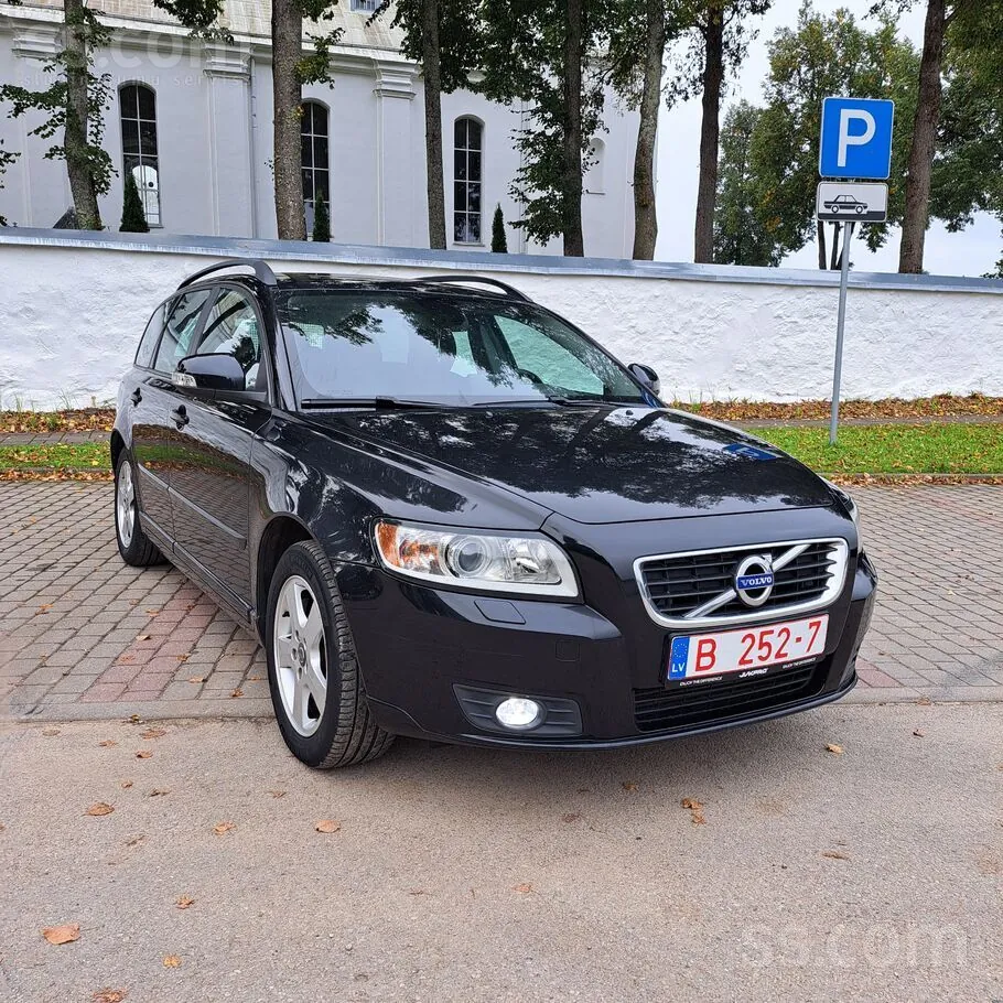 Volvo V50 2011 photo 2