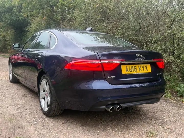 Jaguar Xf 2016 photo 3