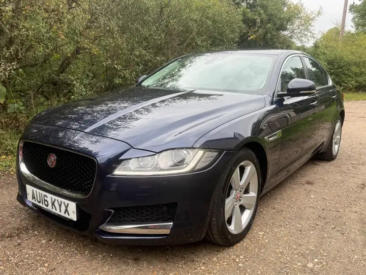 Jaguar Xf 2016 photo 2