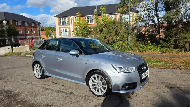Audi A1 2015 photo 2
