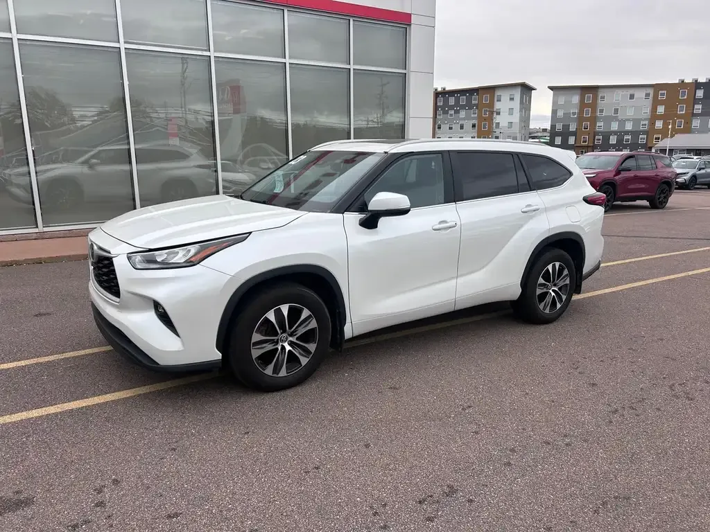 Toyota Highlander 2023 photo 2
