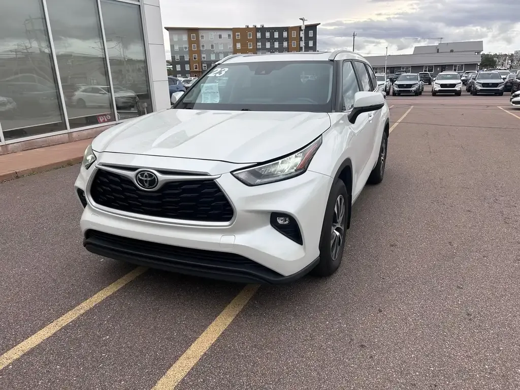 Toyota Highlander 2023 photo 3