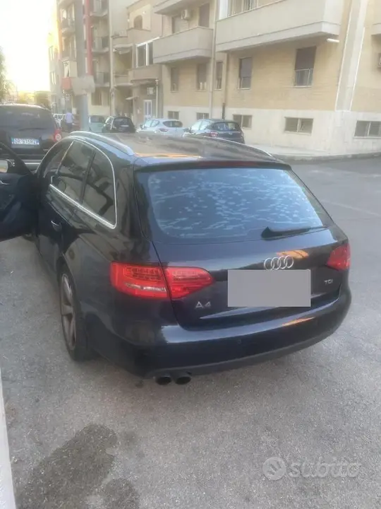 Audi A4 2010 photo 2