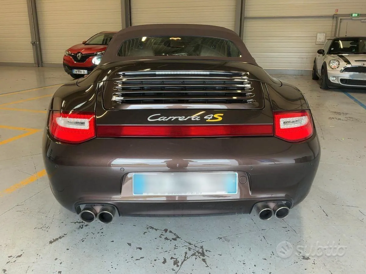 Porsche 911 2010 photo 2