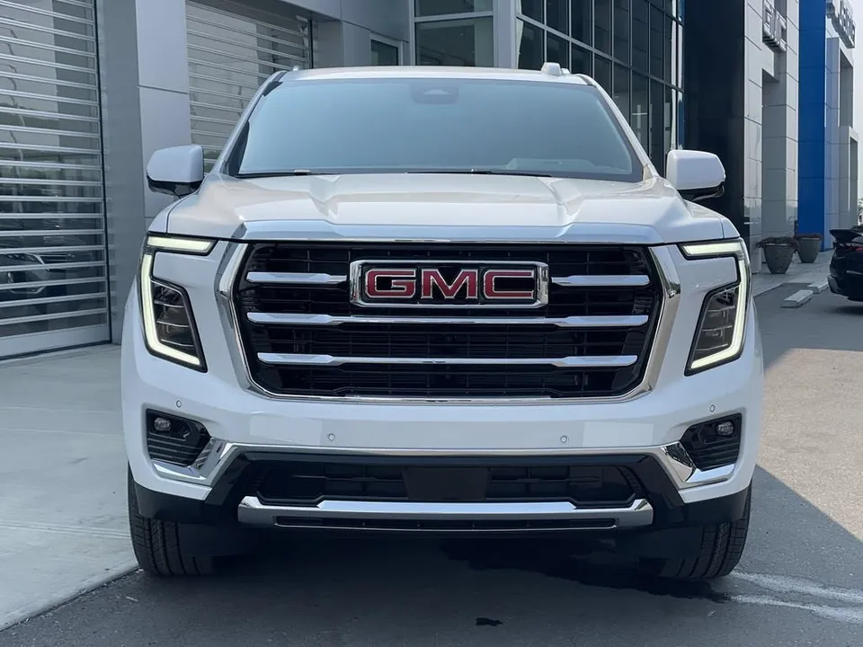 GMC Yukon Xl 2026 photo 2