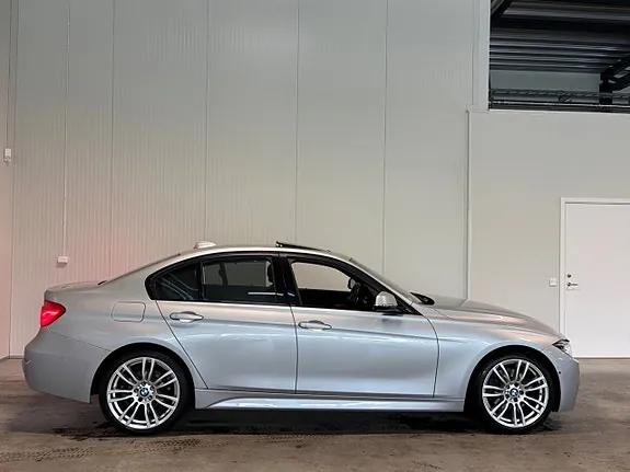 BMW 330I 2018 photo 2