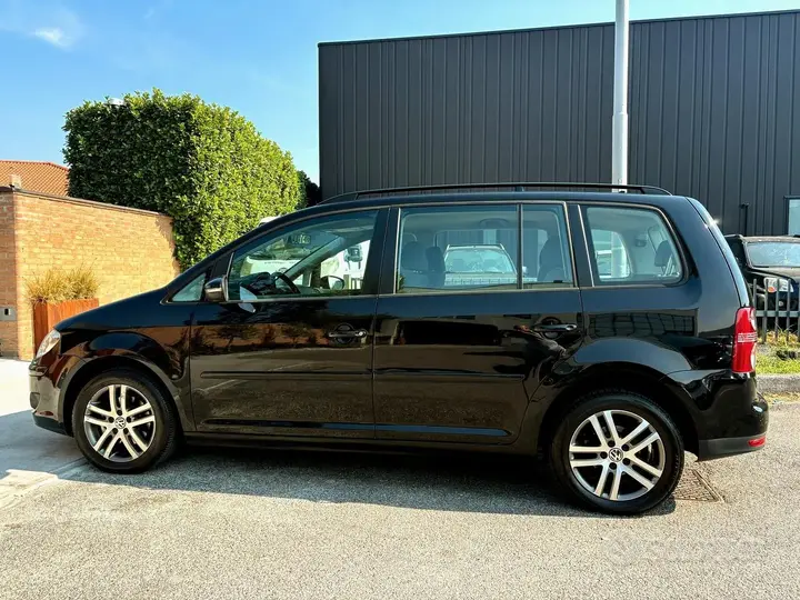 Volkswagen Touran 2010 photo 5