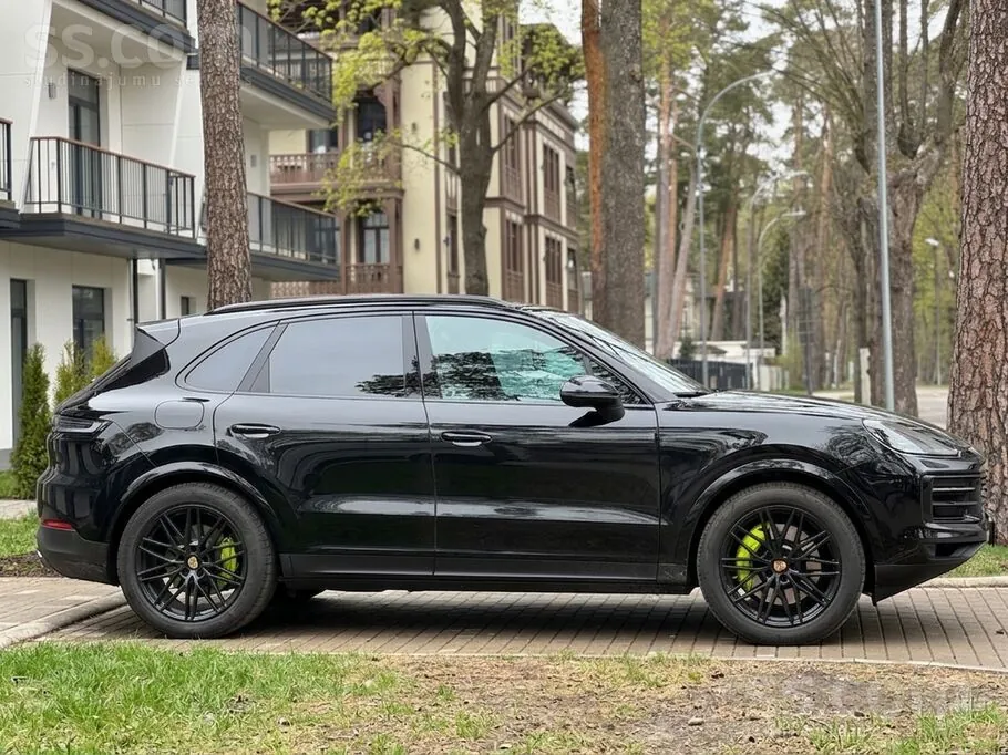 Porsche Cayenne 2024 photo 2