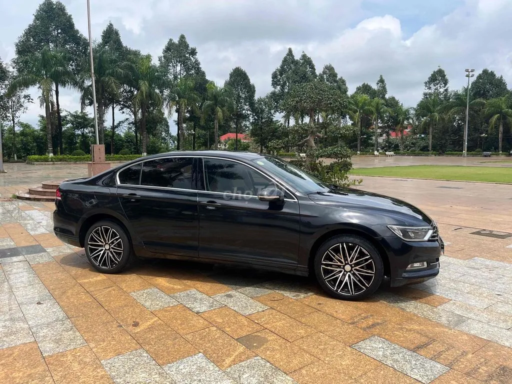 Volkswagen Passat 2018 photo 2
