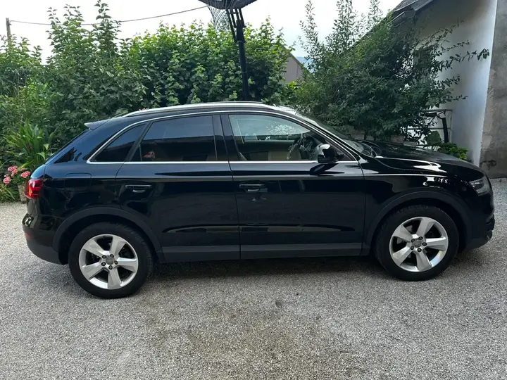 Audi Q3 2012 photo 2