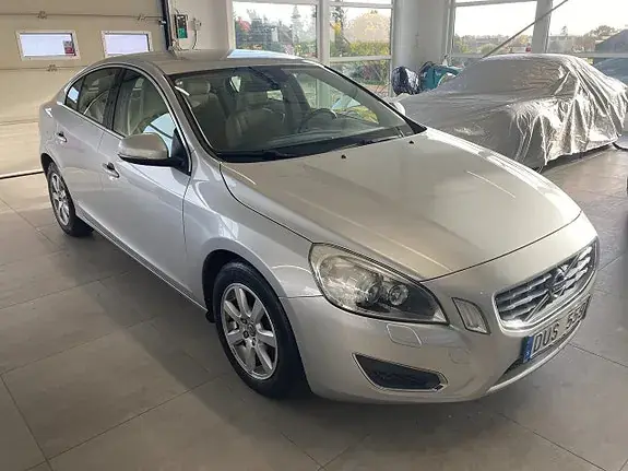 Volvo S60 2012 photo 2