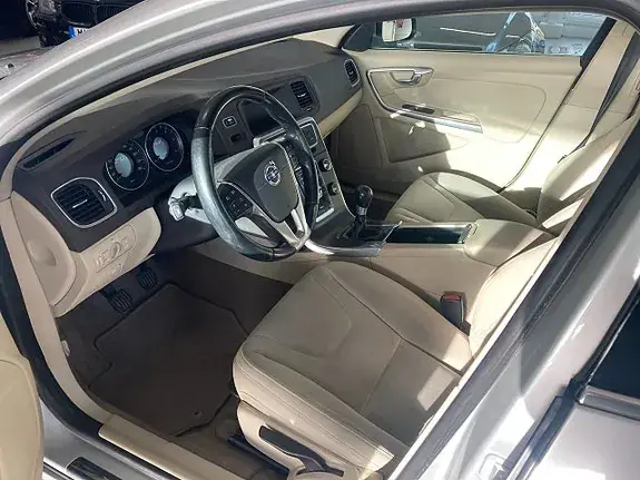 Volvo S60 2012 photo 5