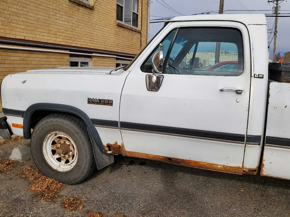 Dodge D250 1993 photo 2