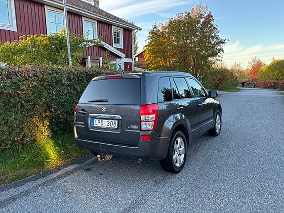 Suzuki Grand Vitara 2011 photo 2
