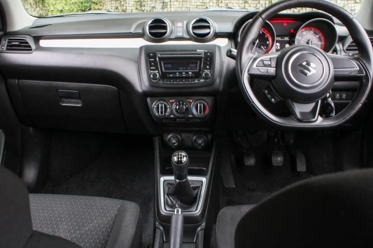 Suzuki Swift 2020 photo 2