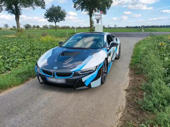 BMW I8