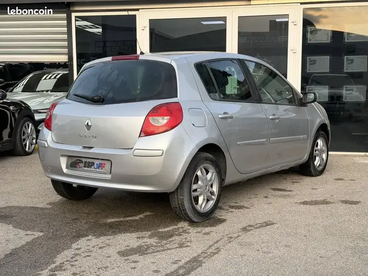 Renault Clio 2008 photo 2