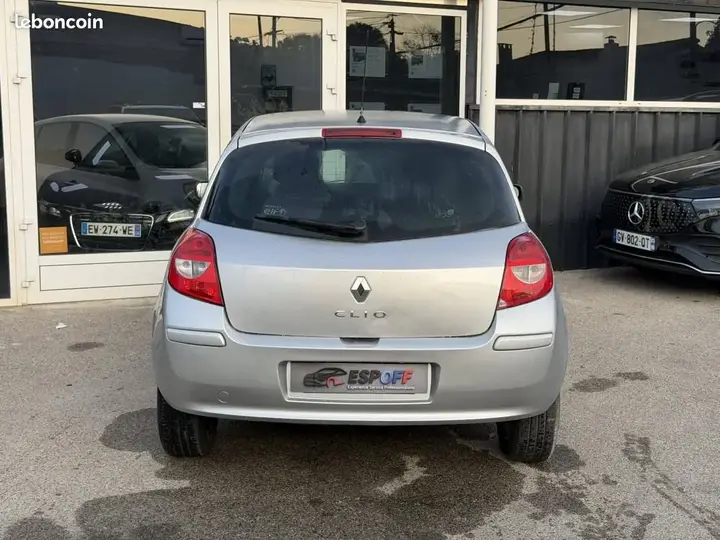 Renault Clio 2008 photo 3