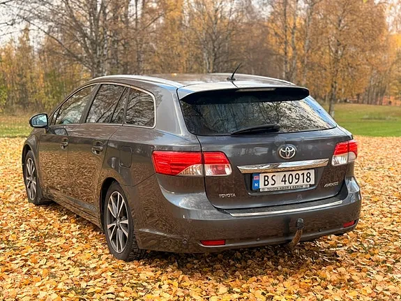 Toyota Avensis 2012 photo 3