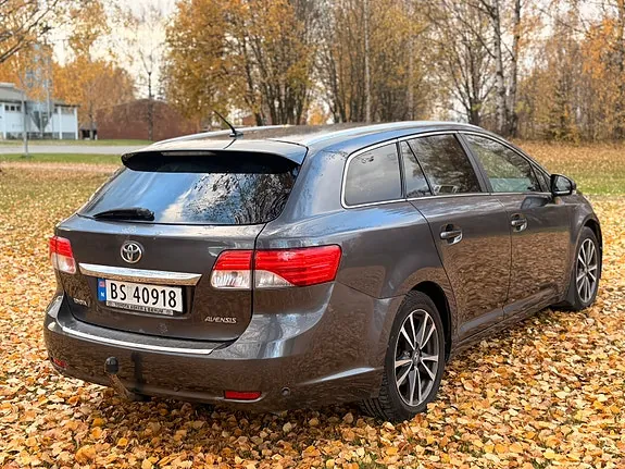 Toyota Avensis 2012 photo 2